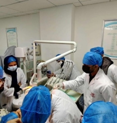 昆明医科大学附属口腔医院口腔综合科组织2019级内外全科医学士留学生入科见习参观
